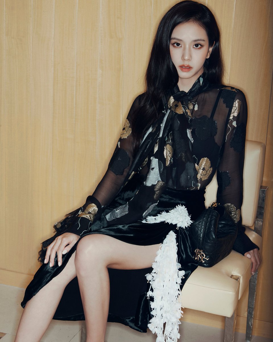 blckpinkpic's tweet photo. JISOO IG UPDATE https://t.co/gFjpVxqxlf