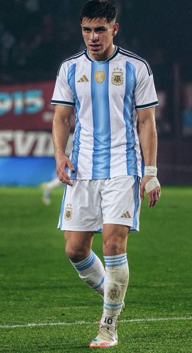 Jereo14's tweet photo. y falta el todavía (mira lo linda que le queda la camiseta) https://t.co/m1kzr4sJNG