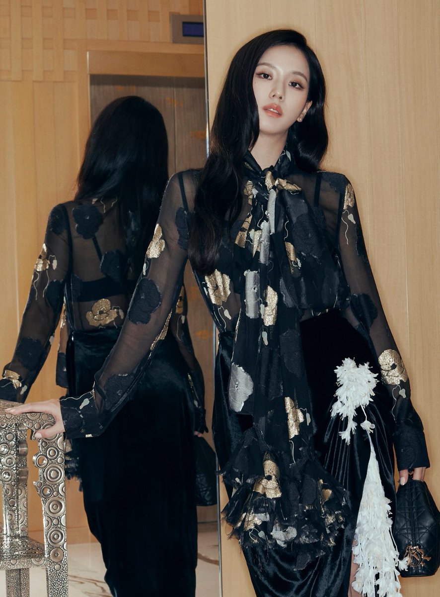 vitaminCneeded's tweet photo. ลุค Dior SS27 after party ครั้งแรกของคุณหนูจีจี้ เรียบหรูดูแซ่บ ถูกต้องหนึ่งร้อยเปอร์เซน https://t.co/R6bbwmG8Ur