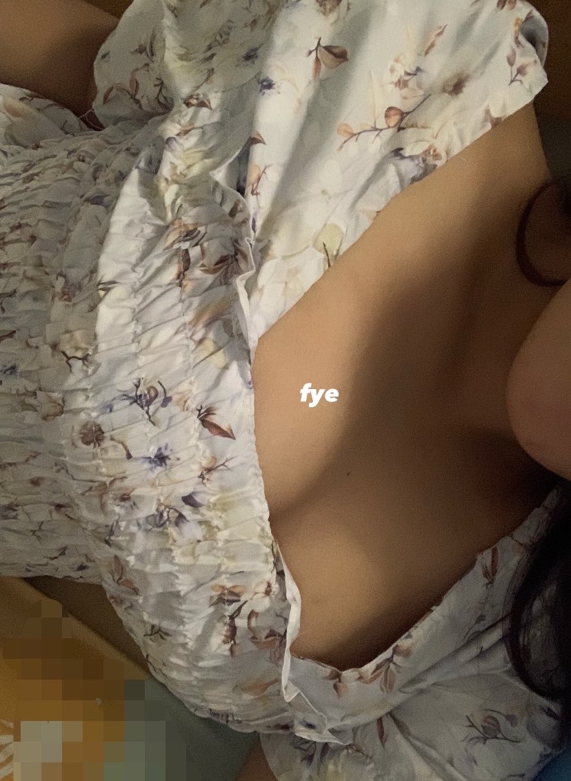 fayessir's tweet photo. kind of pics i sent to u if u were my man 😋 https://t.co/CN9HPL3uQs