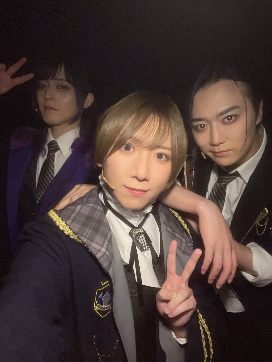 Yota_Suzuki_'s tweet photo. 舞台『拝啓、親愛なる魔法使いのあなたへ  - lapis lazuli -』
3日目終了しました！
ご観劇いただいた皆様!お手紙も!誠にありがとうございました💪
今日の夜公演で折り返し。
残り2日も丁寧に！届けてまいります🔥
色んな方と写真撮れました！
#レタステ https://t.co/iQ0X0g02nN