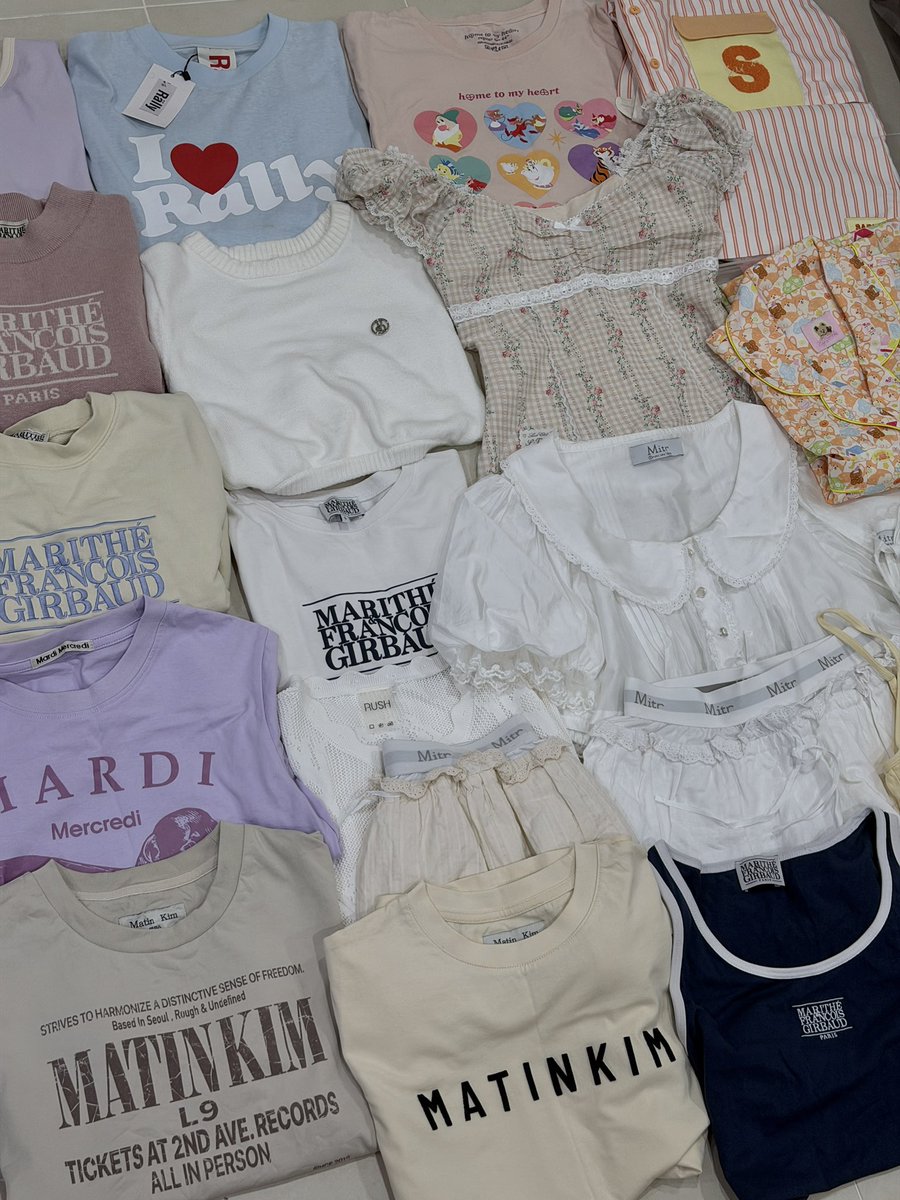 mloipq's tweet photo. ส่งต่อเสื้อผ้าเค้าเอง งานไอจี เกาหลี มีแบรนเนมด้วยนะคะ ของแท้แน่นอนซื้อมาเองค่ะ🥹 
ปล่อยราคาเบาๆ มีเยอะกว่าในรูปน้า🩵💯
ลงของ Sat 03/10 ⏰ 20.00 
ฝากรีหน่อยน้าโดนปิดกั้นฮือออ
#ส่งต่อเสื้อผ้า #เสื้อผ้ามือสอง #โล๊ะตู้ #stylist_shop #ส่งต่อstylist #ส่งต่อเครื่องสำอางมือสอง https://t.co/kfwPK15yRy