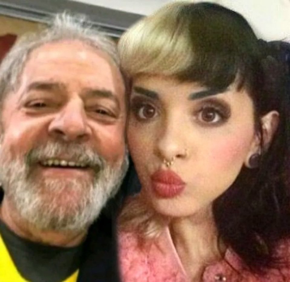 ermesnn's tweet photo. fãs da melanie martinez com lula https://t.co/HUTeBGETjg