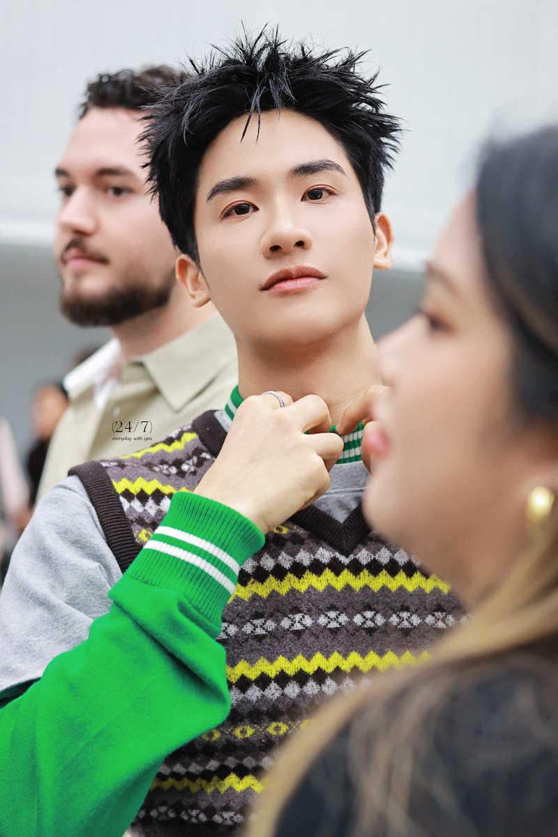 247withuuuu's tweet photo. Time and again seeing you in Loewe erases the rain, sun and wind in Paris, and all my work struggles. So lucky this year: my birthday lands on the show, happiness doubled.Different standpoints, same wishes fulfilled. #LOEWExTayTawan @Tawan_V https://t.co/hxFrqdRpu5
