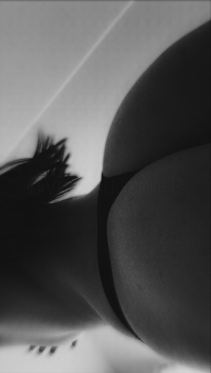 VenusQueenFR's tweet photo. Sorry for the meltdown this photo is about to cause ⟡ #findom ⟡ https://t.co/uqKBbAr8Yf
