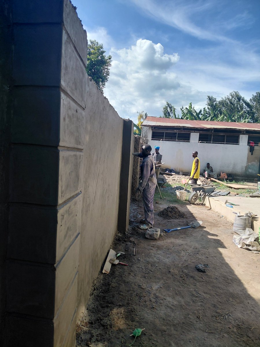 amerix's tweet photo. Men at work.

Wall Moulding. https://t.co/mEihrSqH5Y