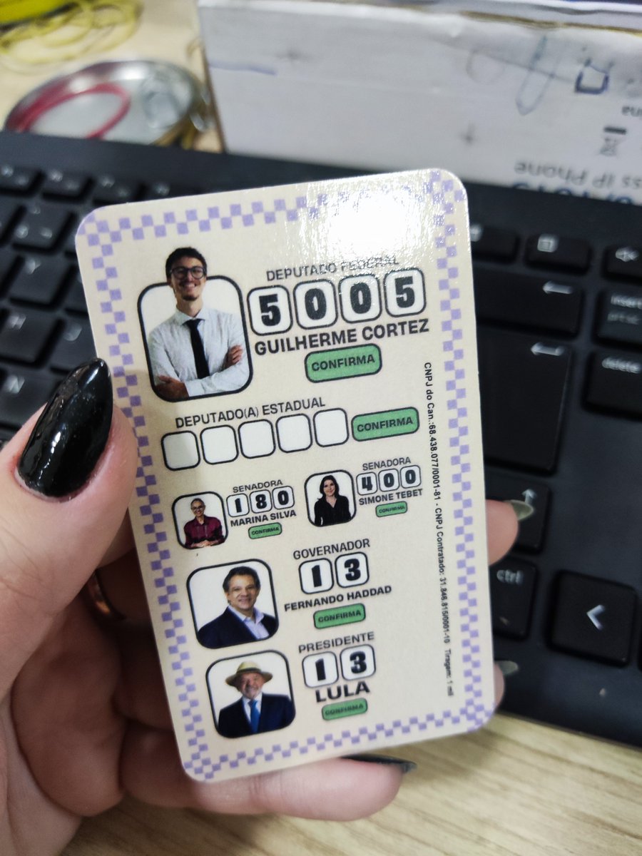 _minbinskz's tweet photo. Simplesmente com o photocard raro do divo @cortezpsol https://t.co/Eof7sqY1Qs