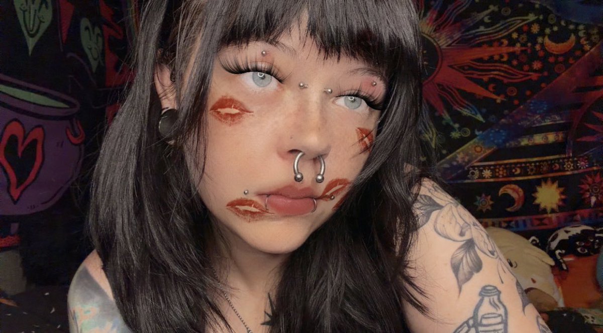 mandiisdaddy's tweet photo. I’ve got a concert with my friend near the end of October, and I’m torn on what to wear😩

Anyone up for an online drain/fashion show with their favourite emo brat? Help me pick the best outfit, yes I’ll be in lingerie so no nudity😮‍💨  
 
Minimum tribute- £100🫶🏻

Ballbusting CBT Femdom FindomUK
Cheshire England