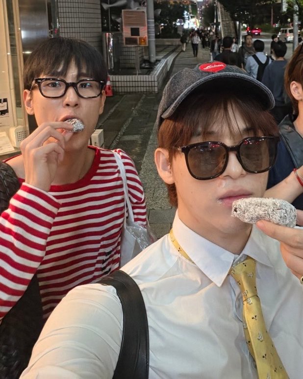 Moonn_o5's tweet photo. มิตรภาพเป็นสิบๆปีที่พึ่งฟอลกันปีที่แล้ววันที่เก้าเดือนเก้า 5555555555 https://t.co/0hvp9GtDVv