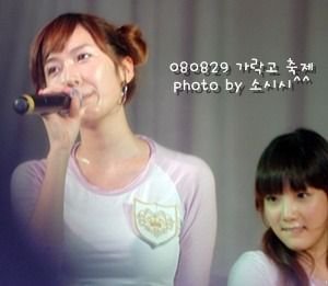 Syjlogy's tweet photo. Taeyeon looking at Jessica with her boy eyes 👀 https://t.co/mc5jA50v7k