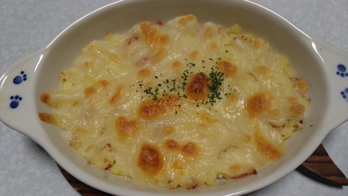 okino1203's tweet photo. 今日の週末宴会夜ごはん
油揚げ餃子、ポテトのチーズ焼き、人参とツナのサラダ、昨日の残り物やお弁当の残り物いっぱいでした😋
美味しかった！
#おうちごはん 
#夜ごはん 
#晩酌 https://t.co/ng65Ev74Pj