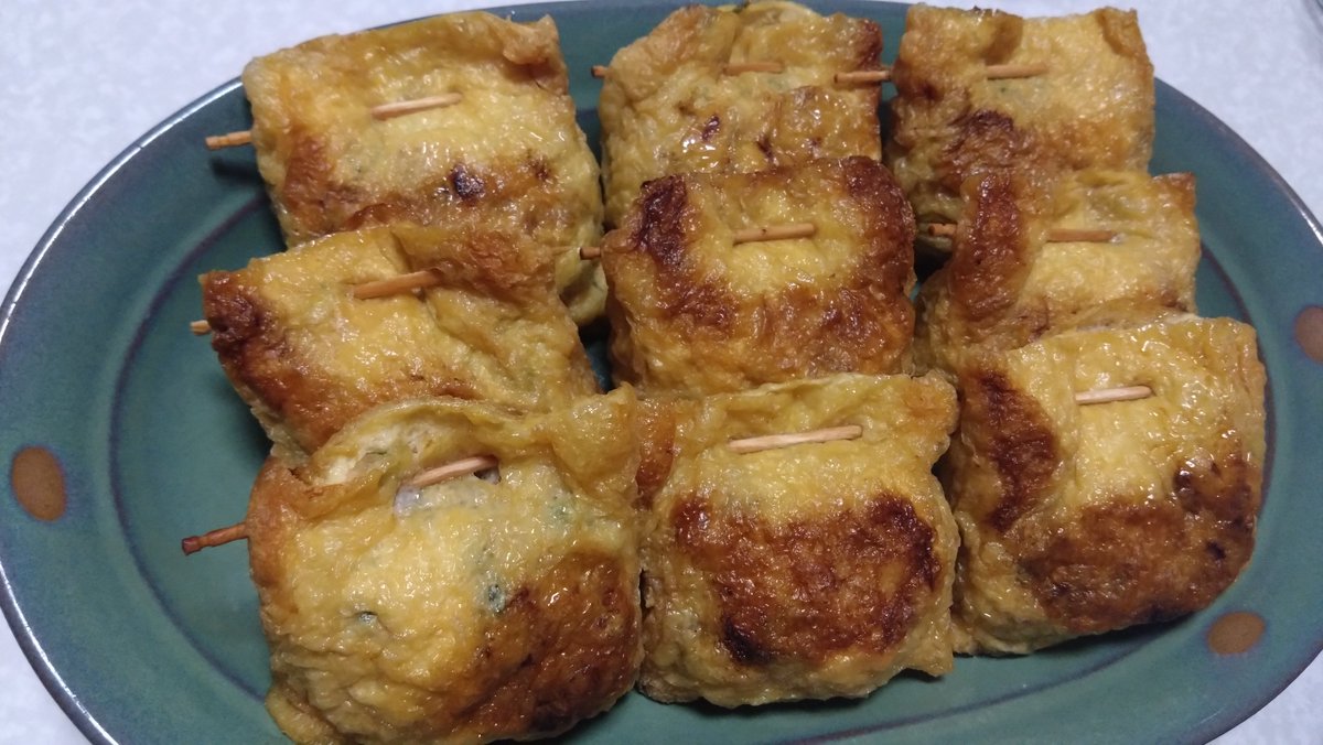 okino1203's tweet photo. 今日の週末宴会夜ごはん
油揚げ餃子、ポテトのチーズ焼き、人参とツナのサラダ、昨日の残り物やお弁当の残り物いっぱいでした😋
美味しかった！
#おうちごはん 
#夜ごはん 
#晩酌 https://t.co/ng65Ev74Pj
