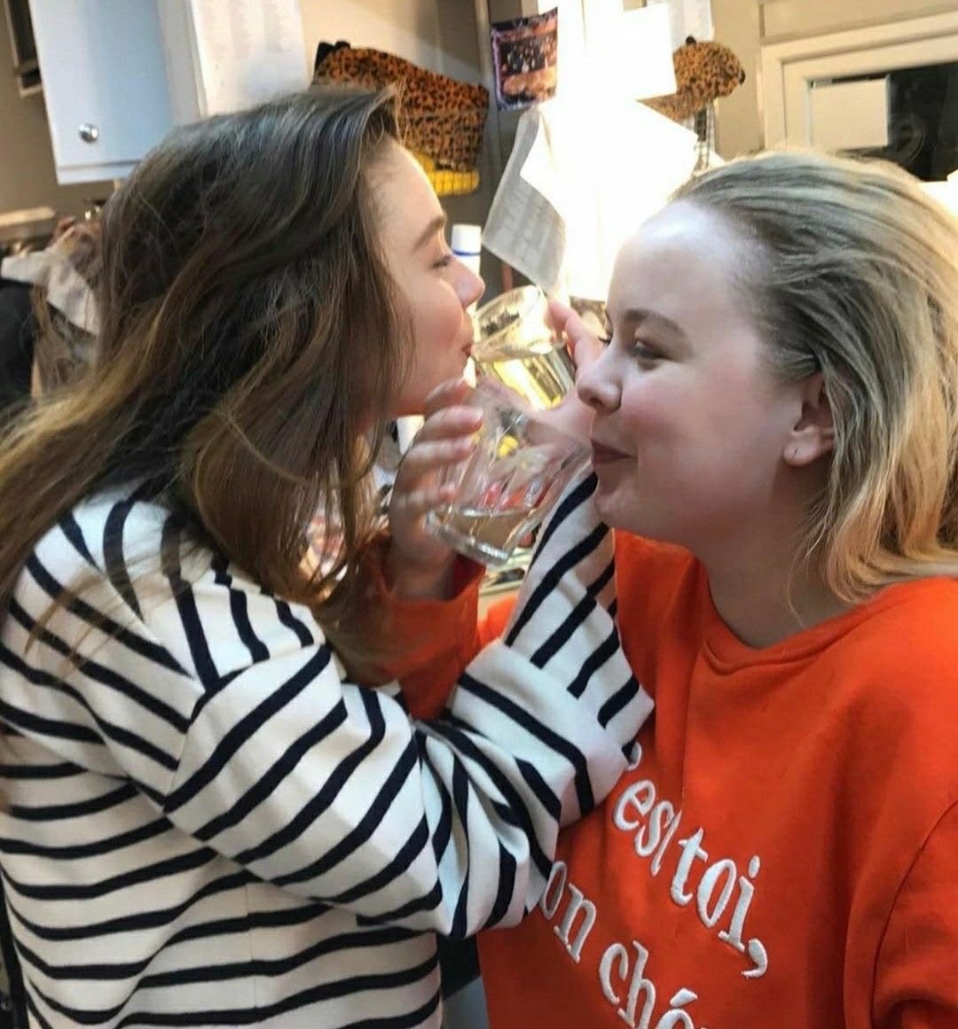 PeachesKatie's tweet photo. Peneloise 4ever https://t.co/DwY6Hu1Zj7