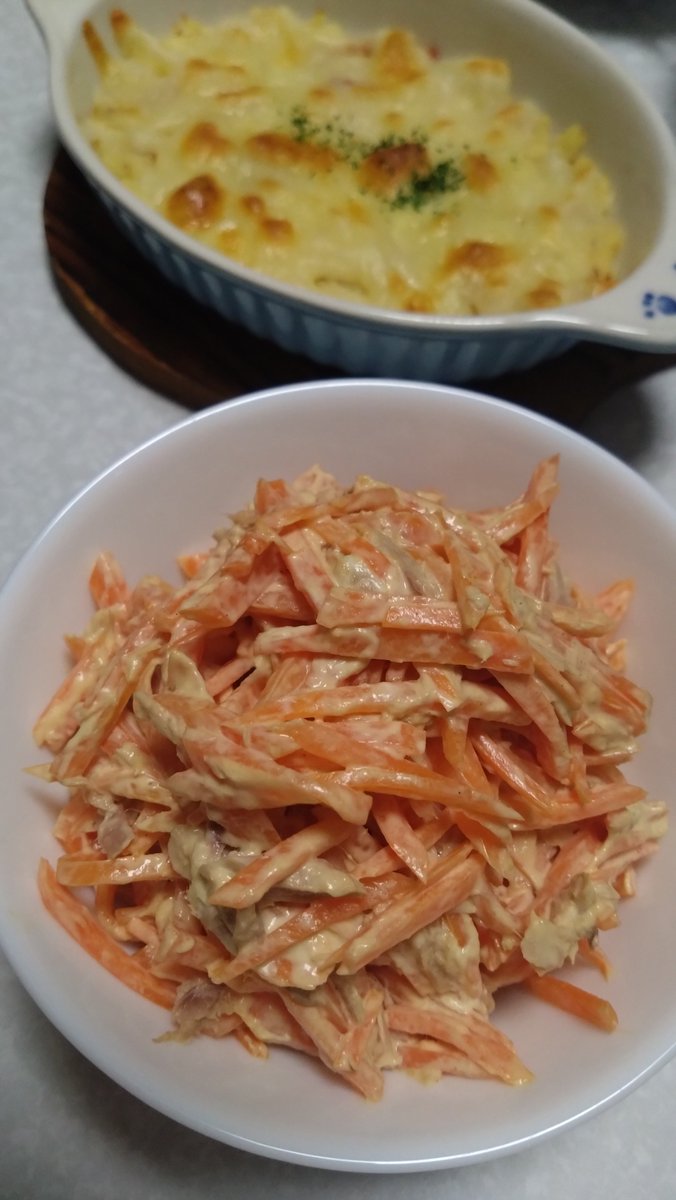 okino1203's tweet photo. 今日の週末宴会夜ごはん
油揚げ餃子、ポテトのチーズ焼き、人参とツナのサラダ、昨日の残り物やお弁当の残り物いっぱいでした😋
美味しかった！
#おうちごはん 
#夜ごはん 
#晩酌 https://t.co/ng65Ev74Pj