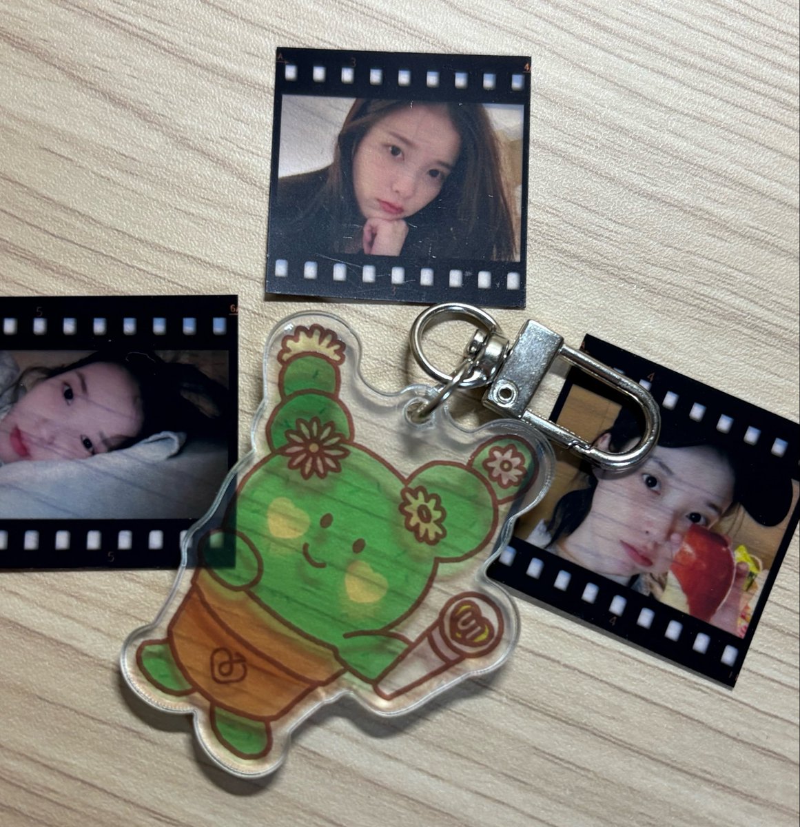 IU_love1230's tweet photo. #rt 추첨 한분께 보내 드려요 🫶🏻
물품: 필름+다육이 키링 
참여방법: follow +rt 
당발:10월 10일 이유시 
많은 참여 부탁드려요 🙏 https://t.co/kwDV7NLtxq
