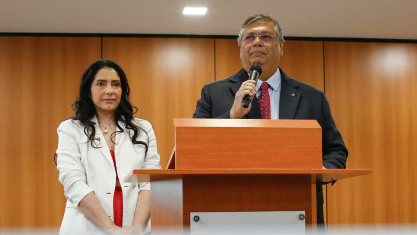 Grupodobemestar's tweet photo. Estela Aranha,juíza do TSE que melou o debate da Globo e proibiu púlpito vazio que expunha ausência de Lula, já votou em Lula e foi colega de Flávio Dino no Ministério da Justiça de Lula.https://t.co/QcLlRYVmmj #economia #dinheiro #juros #selic #inflação #emprego #renda #ouro https://t.co/9o21fzqKYA