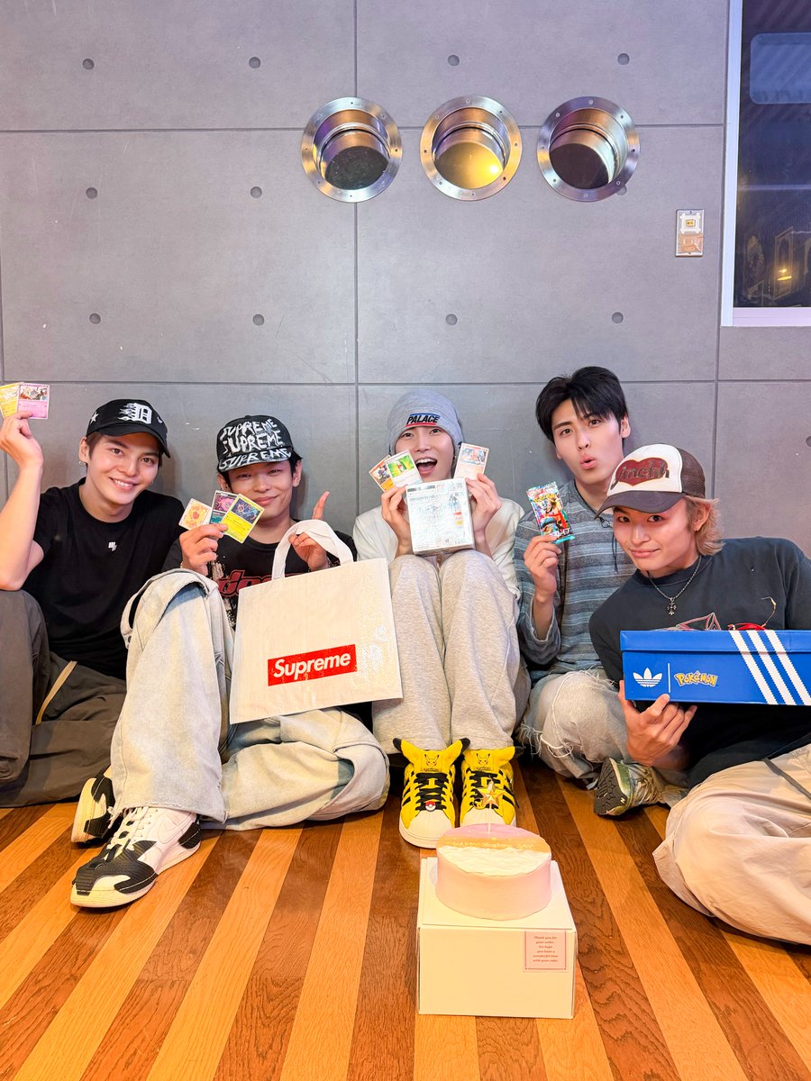 XngHan_jp's tweet photo. 最高の誕生日🎉⚡️

#HAPPYXngHanDAY
#XngHan_Xoul #XngHan #スンハン https://t.co/g0j1DEq64L
