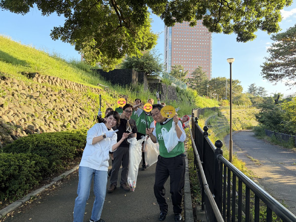 dynam_tagucchi's tweet photo. こんばんは！やらかし店長です😎

今日は社会貢献活動してきました✌��
場所は前橋市の楽歩堂前橋公園
なんとマルハンさんと合同で
ゴミ拾いしてきました✨

公園を隈なく歩き回りましたが
ほとんどゴミが落ちていませんでした😅
前橋市民の民度の高さが表れていますね https://t.co/zeBkwSpiTu