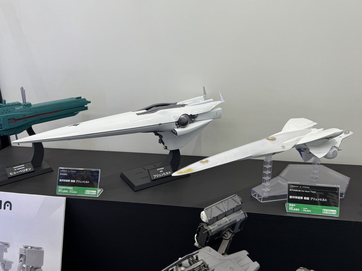 KuWa0511's tweet photo. 造形/設計で関わっておりますコトブキヤのブリュンヒルト、塗装見本が展示されてました
こうしてみるとなかなかのボリュームで、並べるとノイエ版との差がすごいですね
発売はもう直ぐです

#全日本模型ホビーショー https://t.co/KefMGphrxN
