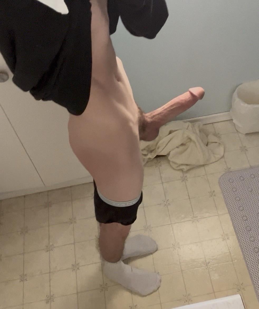 PsychoDropout's tweet photo. ⠀ 
⠀ turning lesbians straight with his 
⠀ big fat cock and pretty face 😇
⠀ https://t.co/q7b6tLxKB0