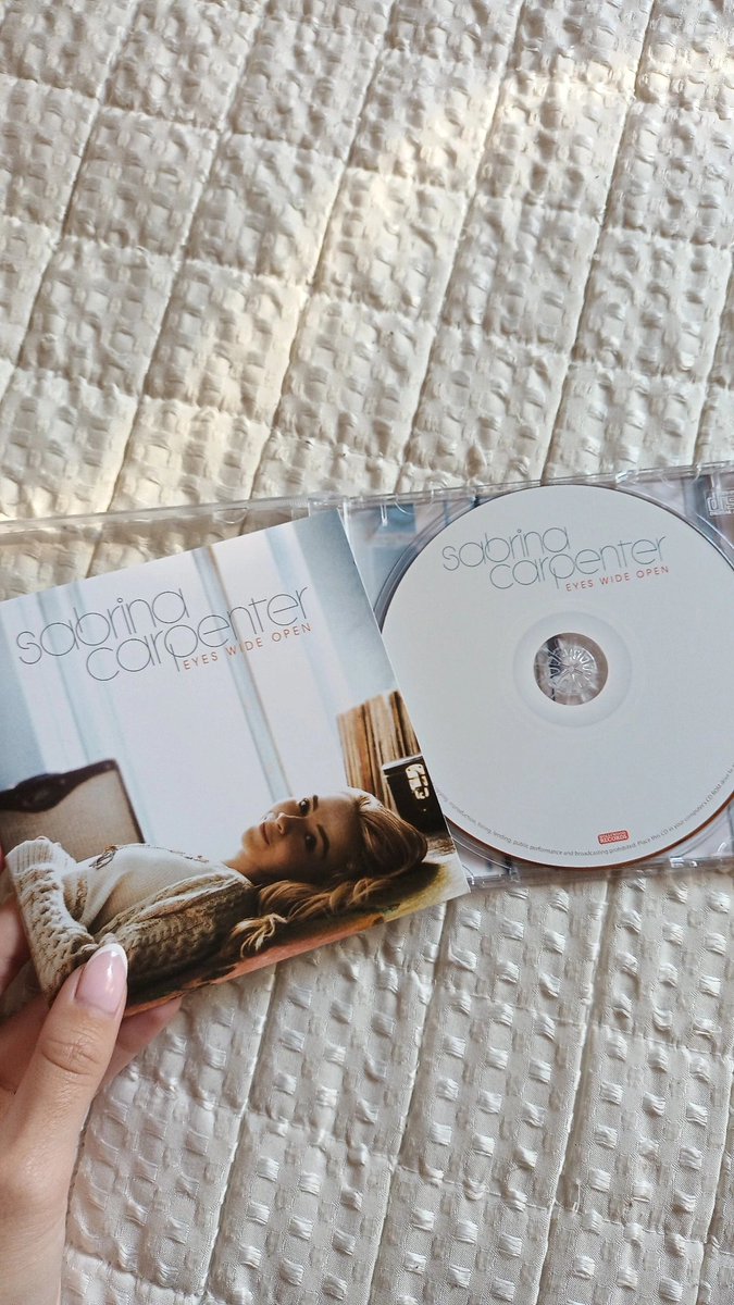 viciousabs's tweet photo. esa amiga que gasta su sueldo en sabrina carpenter (soy esa amiga) https://t.co/yHOV7jFxMJ