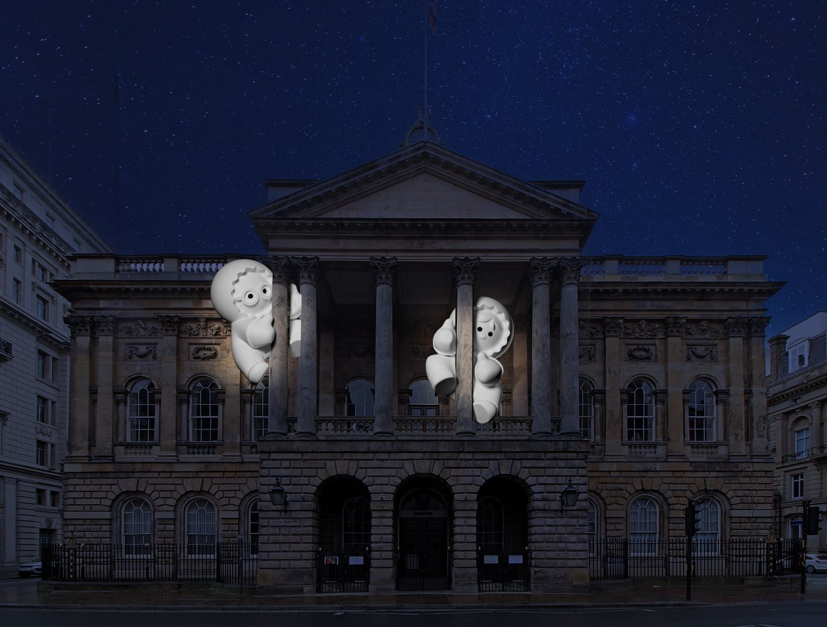 CultureLPool's tweet photo. #RiverOfLight | The Anooki 👀 

🧑‍🎨 The Inook
📍 Liverpool Town Hall 
📅 23 October - 1 November

Stop by Liverpool Town Hall to see The Anooki, two playful characters who are best friends. They play hide-and-seek around the columns of Liverpool Town Hall, inviting visitors to join in the game!

The artwork celebrates friendship, kindness and working together. 

Find out more and plan your visit to River of Light!

https://t.co/Ybe1KBaZme