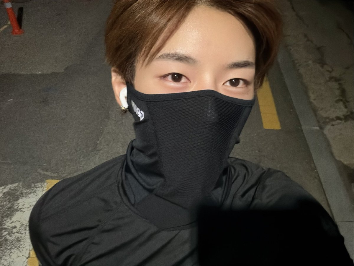 kkang052's tweet photo. 아니 장진혁 웃긴게 1번 보냇다가 
흑백 끼니까 살짝 뭔가 머랄까 좀 훗,, 이런 느낌 같아서 다시 보낼게 << 라고 하면서 2번 보냄 https://t.co/fDLVV0ajGb