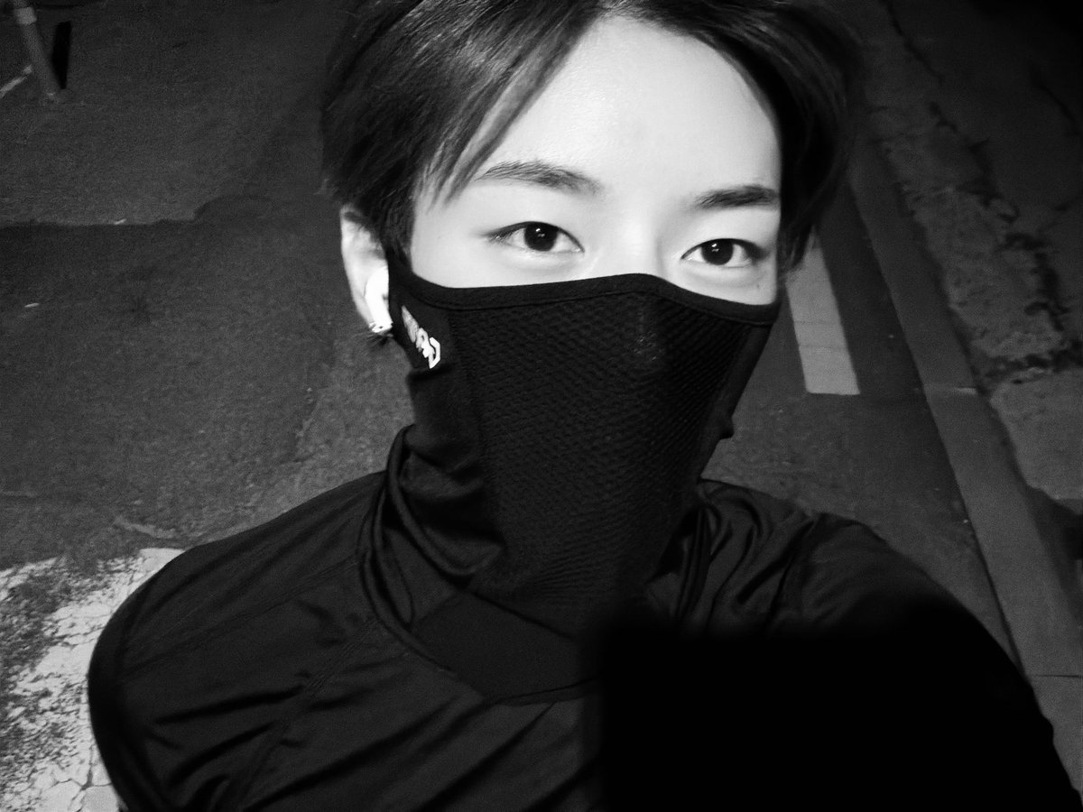 kkang052's tweet photo. 아니 장진혁 웃긴게 1번 보냇다가 
흑백 끼니까 살짝 뭔가 머랄까 좀 훗,, 이런 느낌 같아서 다시 보낼게 << 라고 하면서 2번 보냄 https://t.co/fDLVV0ajGb