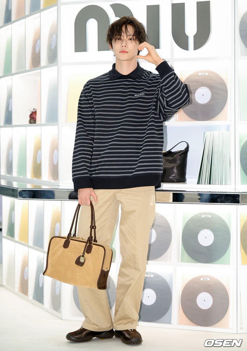 loopszzn's tweet photo. he looks so good

YEONJUN MIU MIU VINYL CLUB
 #YEONJUNxMiuMiu #YEONJUN #MiuMiuSS27 @MIUMIUofficial https://t.co/swaZQzf0Nr