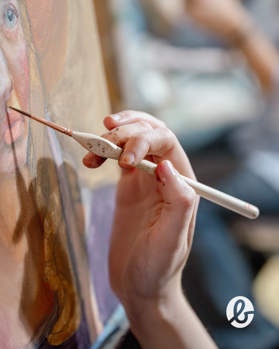 BromleysArt's tweet photo. Fine lines in oils breaking up or running? 🙈

A rigger with a good point and a little Liquin Fine Detail can make all the difference.

https://t.co/JtDzSJh969

#OilPainting #OilPaintingTips https://t.co/aCNjvnAY07