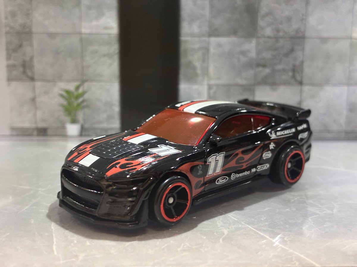 shiroNo2's tweet photo. Ford Shelby GT500
自分でじっくり見る間も無く、長男によってブリバリへ
初めて自分用に買ったミニカーもこの車種だから結構気に入ってる
#ミニカー https://t.co/aldOMKhZ0w