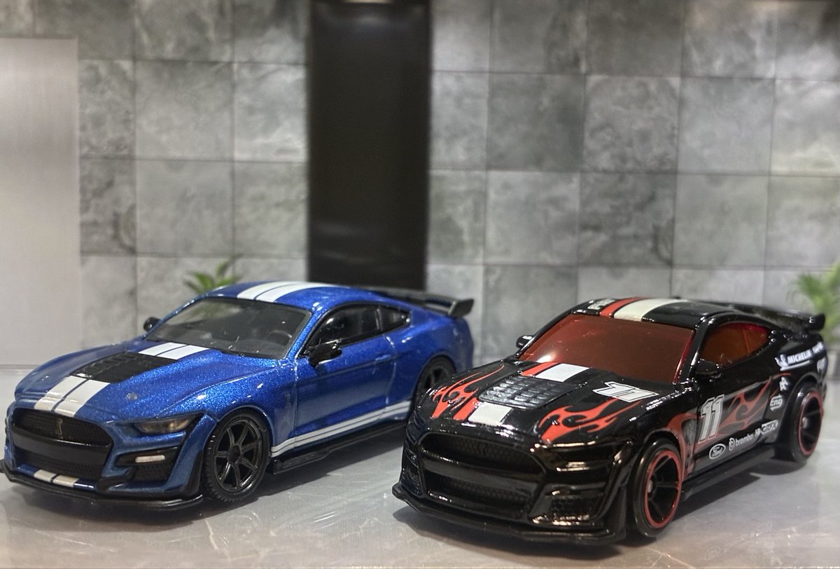 shiroNo2's tweet photo. Ford Shelby GT500
自分でじっくり見る間も無く、長男によってブリバリへ
初めて自分用に買ったミニカーもこの車種だから結構気に入ってる
#ミニカー https://t.co/aldOMKhZ0w