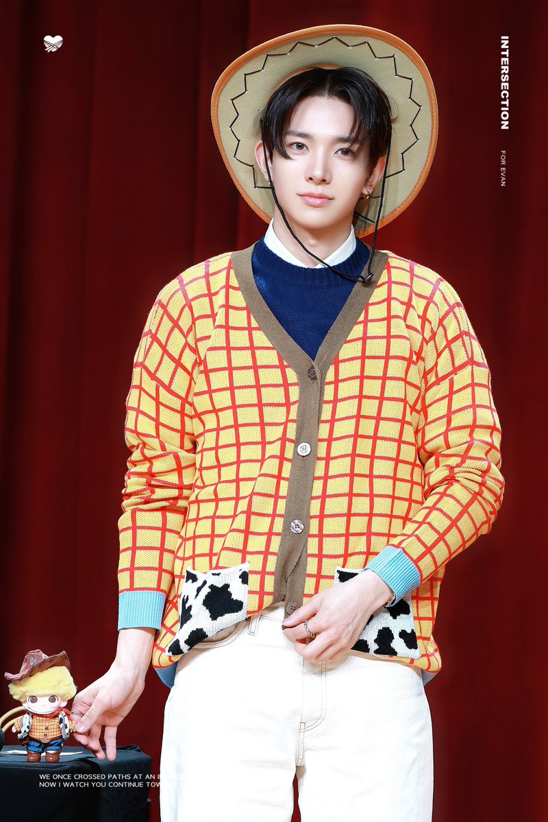 intersectionhs's tweet photo. 261002

#EVAN #에반 #HEESEUNG #희승 https://t.co/Vp0ZqV8J4G