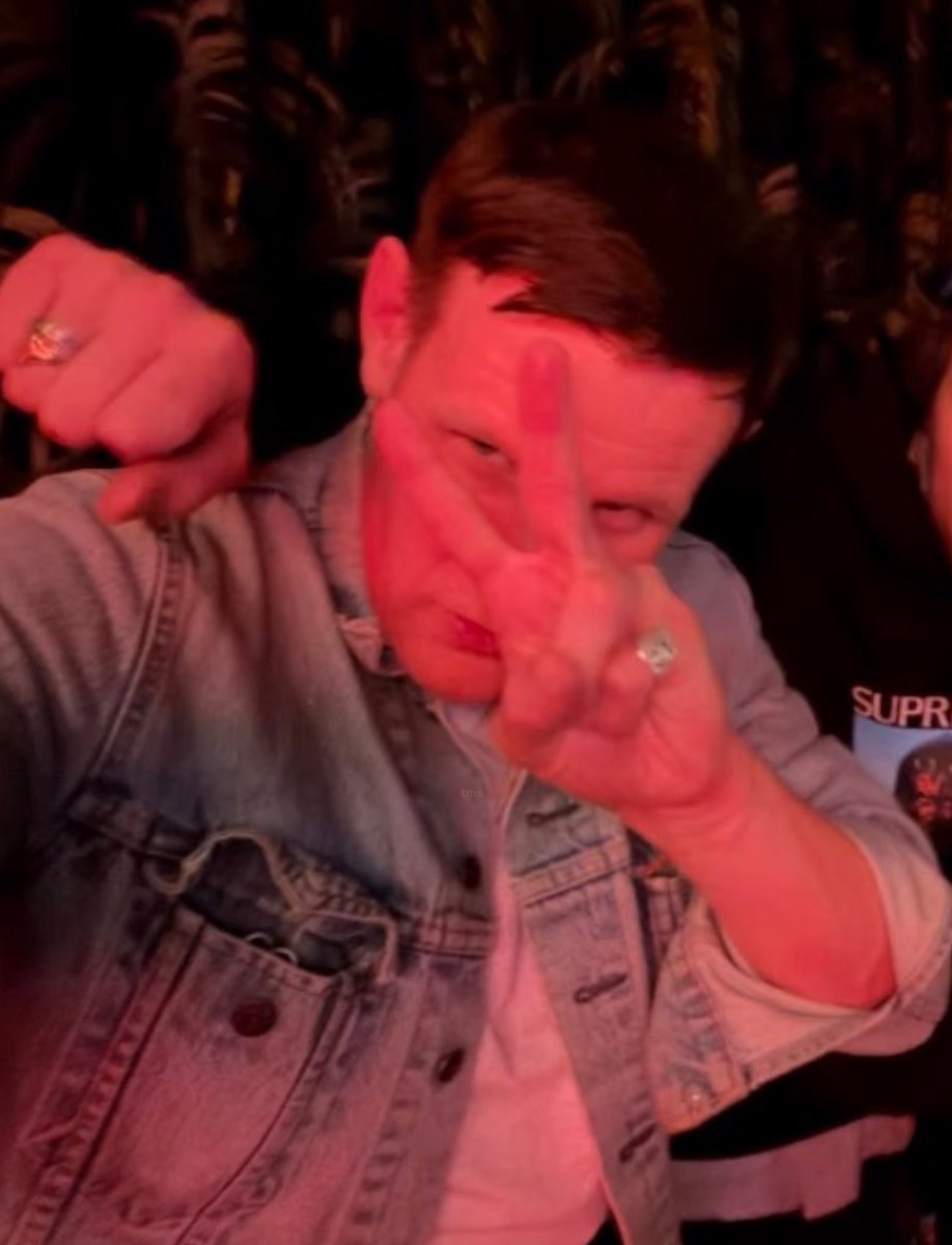 daedevildog's tweet photo. Matt babe ily, but you have exactly 22 days to sort this haircut out or imma be handing you some gel and a comb on the 24th 😂 https://t.co/QpbGjSyz9M
