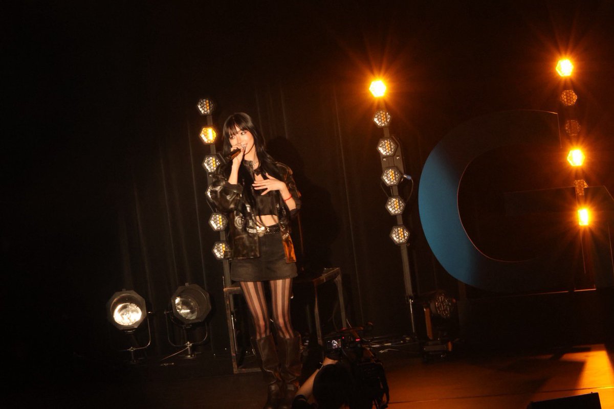 GMMTV's tweet photo. 終わっちゃったね。
でも本当はまだ終わってほしくないよ…
楽しい時間って、あっという間に過ぎちゃうね。
私たち2人に会うために来てくれた皆さん、本当にありがとうございました！
私たち2人も本当に幸せでした。
また皆さんと一緒に、幸せな時間を過ごせますように…
皆さんのこと、大好きです！

จบแล้ว ไม่อยากให้จบเลย เวลาแห่งความสุขมันผ่านไปเร็วจริงๆ ขอบคุณทุกคนเลยนะที่ตั้งใจมาหาเราสองคน
วันนี้เราสองคนมีความสุขมากๆ 
หวังว่าเราจะได้มาสนุกและมีความสุขด้วยกันอีก รักทุกคนเลยนะ 

#JANJINGJINGxFANDAY36INTOKYO
#GMMTVFANDAY36INTOKYO
#GMMTV