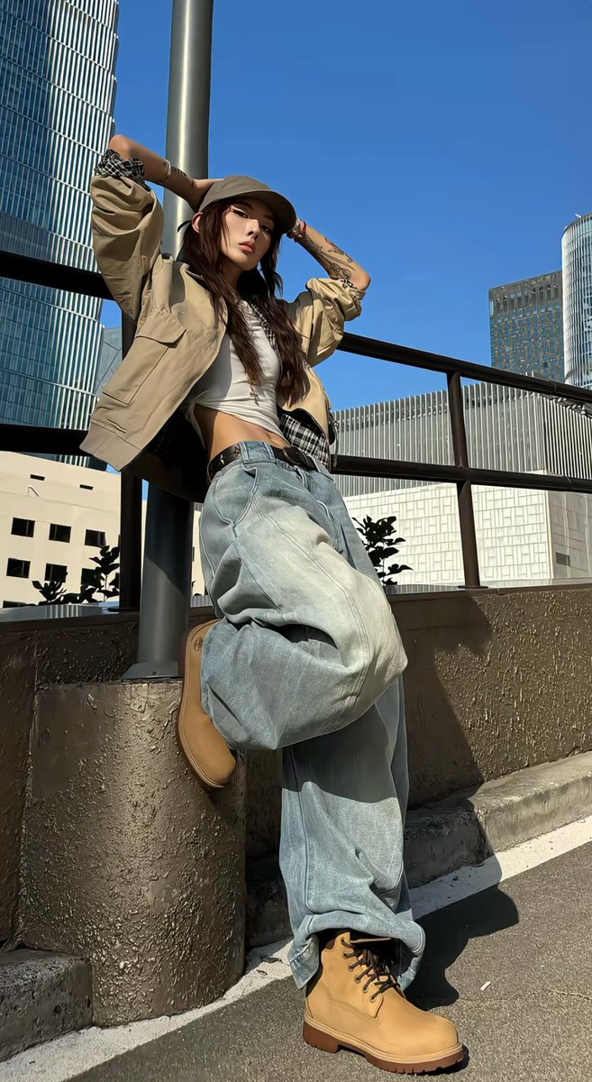 ChristianSj3p0's tweet photo. [A cool guy’s pu牢牡趾, showing off his unique style on the street~] https://t.co/Tjr651jVBe