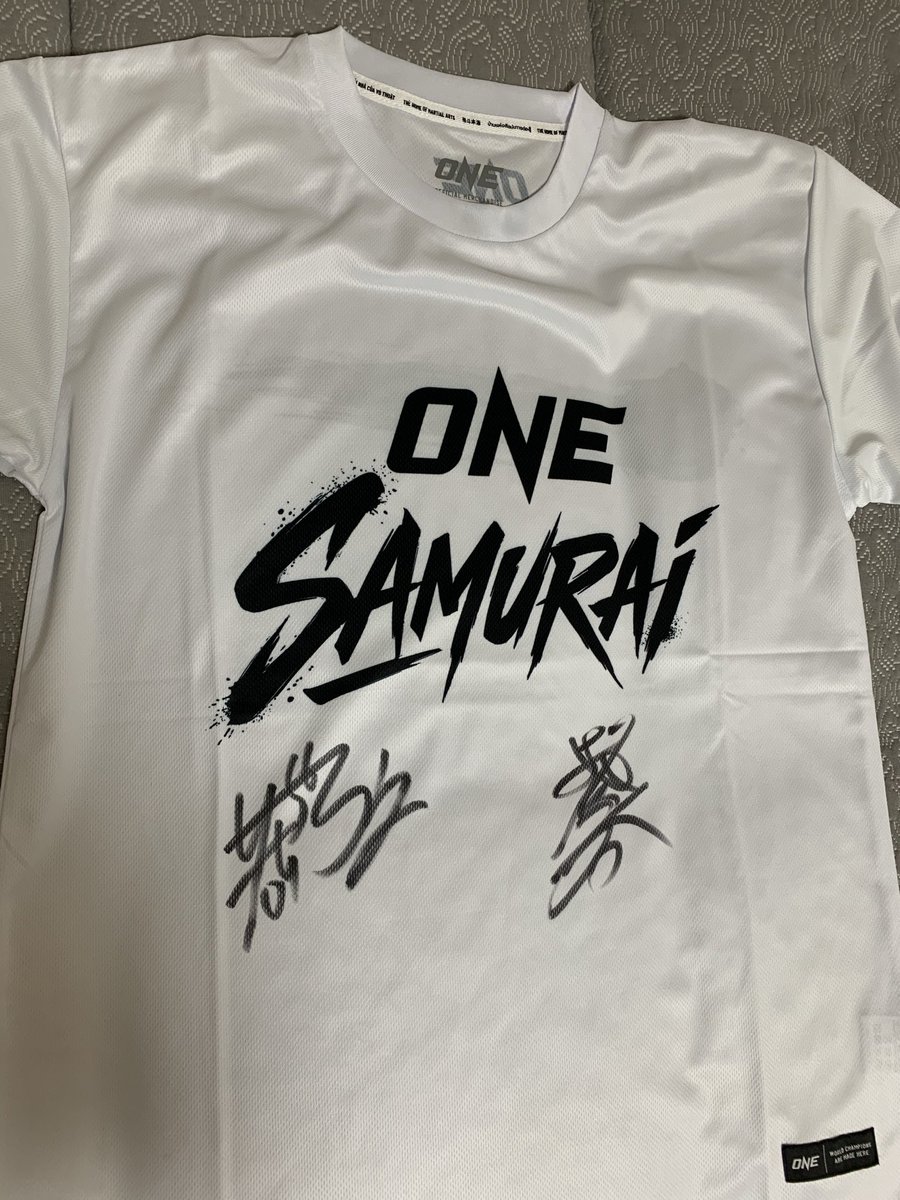 x3P2wbOhplQfHtb's tweet photo. ありがたや〜🙏
2人のサイン入り当たりました🥺
U-NEXT様が居るから、今の私が居ると
言っても、過言ではございやせん🙇🏻
#UNEXT
#ONESAMURAI3 https://t.co/clGCf3ZSTm