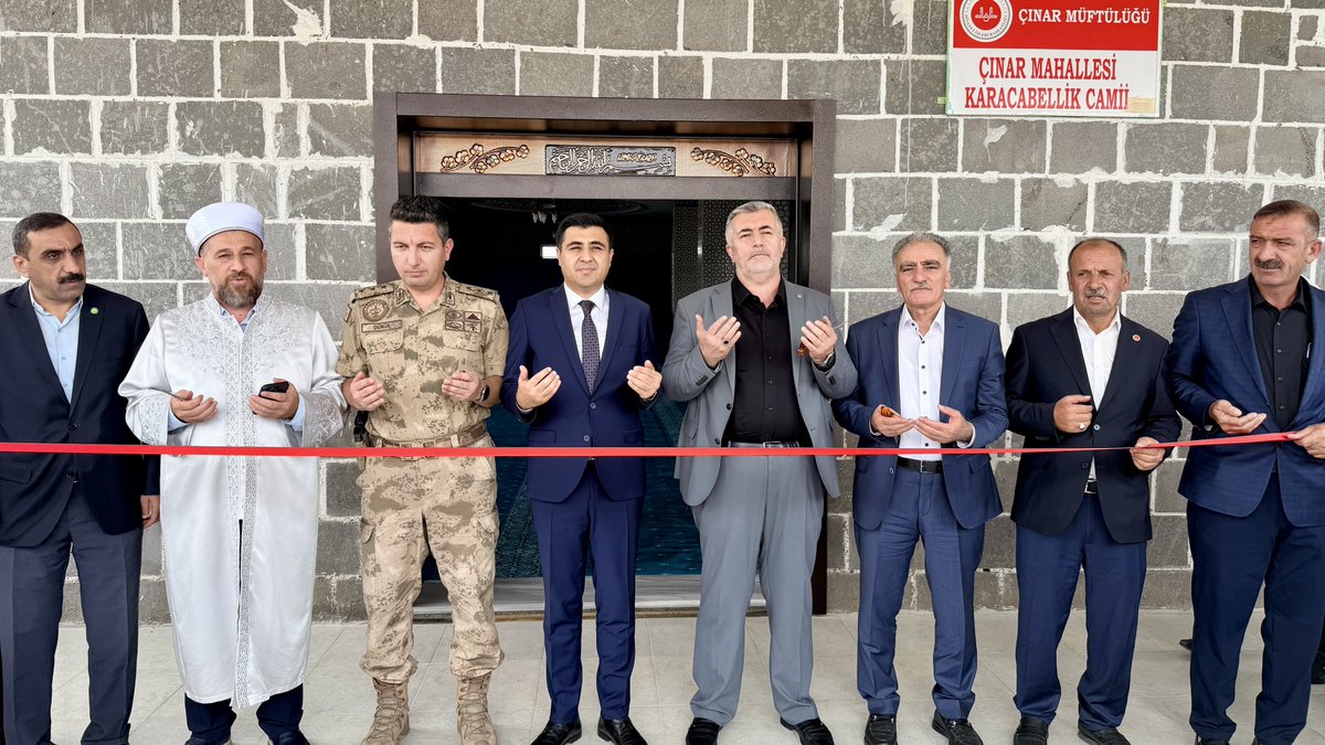 HudaPar21's tweet photo. İl Başkanımız Zeynul Abidin Gülsever, Çınar İlçe Başkanımız Aziz Tekdal ve beraberindeki heyetimiz, Karaçbelik (Qerejberg) mahallesindeki caminin açılışına katıldı.

Açılış programına Çınar Kaymakamı Celal Güngör ve çevre köylerin ileri gelenleri de katıldı. https://t.co/0NwPb933R6