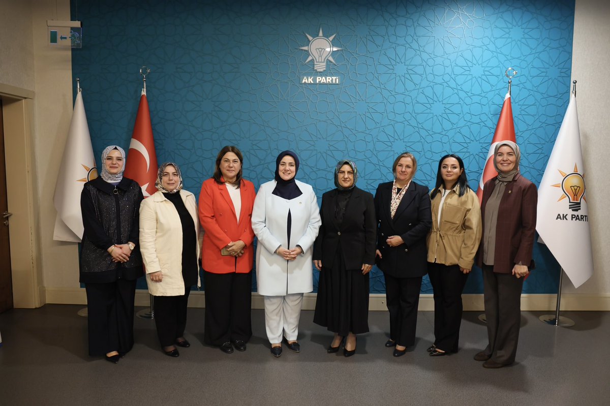 tugbaisikercan's tweet photo. 📍AK Parti Genel Merkez

Genel Merkez Kadın Kolları MYK üyelerimizle birlikte; Sayın Cumhurbaşkanımızın tensipleriyle Sosyal Politikalardan Sorumlu Genel Başkan Yardımcılığı görevine getirilen kıymetli yol arkadaşımız Sn. Prof. Dr. Hülya Terzioğlu'na hayırlı olsun ziyaretinde bulunduk.

Yeni dönemde milletimize ve teşkilatımıza sunacağı değerli hizmetlerde üstün başarılar diliyoruz.

@HulyaTerzioglu1