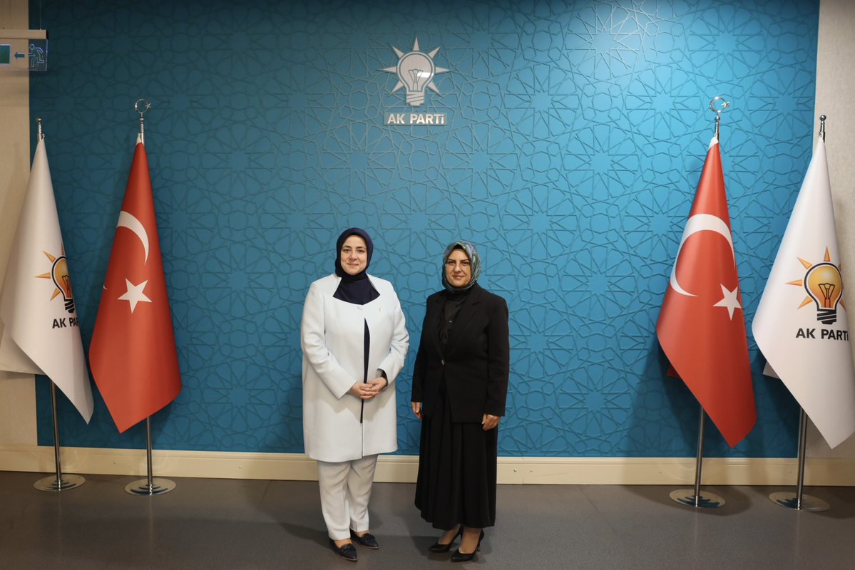 tugbaisikercan's tweet photo. 📍AK Parti Genel Merkez

Genel Merkez Kadın Kolları MYK üyelerimizle birlikte; Sayın Cumhurbaşkanımızın tensipleriyle Sosyal Politikalardan Sorumlu Genel Başkan Yardımcılığı görevine getirilen kıymetli yol arkadaşımız Sn. Prof. Dr. Hülya Terzioğlu'na hayırlı olsun ziyaretinde bulunduk.

Yeni dönemde milletimize ve teşkilatımıza sunacağı değerli hizmetlerde üstün başarılar diliyoruz.

@HulyaTerzioglu1