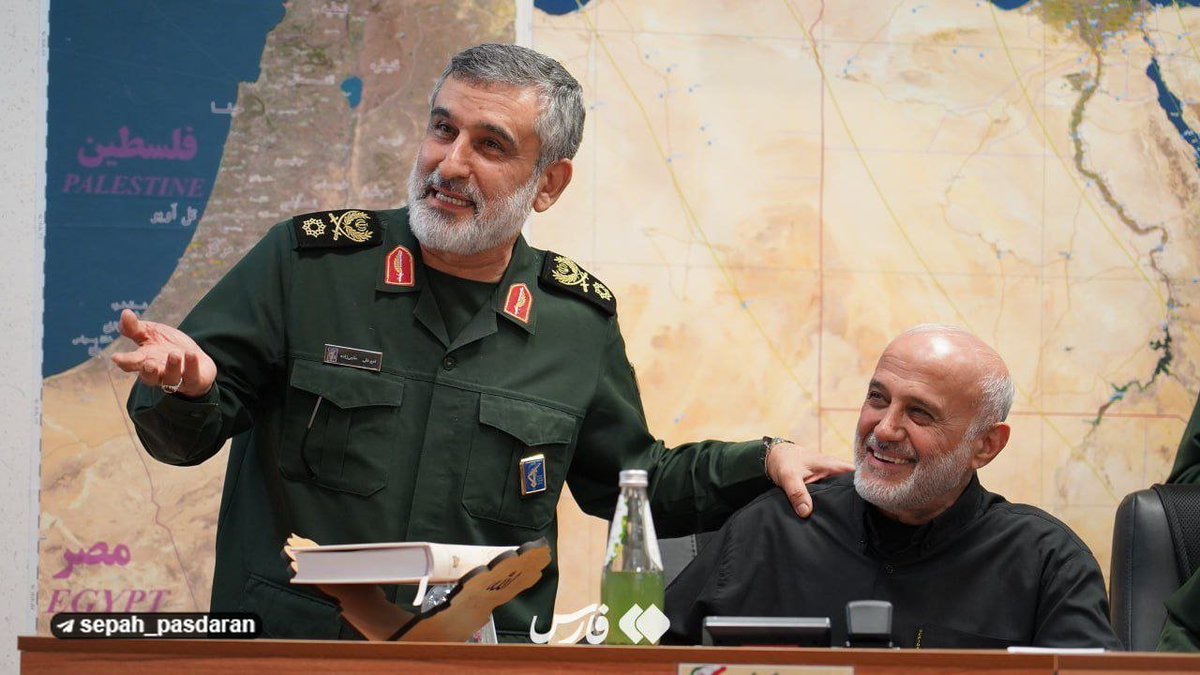sdzarei6767's tweet photo. خوشا آنان که با عزت ز گیتی 
بساط خویش برچیدند و رفتند!🖤 https://t.co/zKW4syp16P