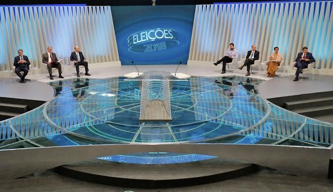 RomuloBDias's tweet photo. 🚨ATENÇÃO | Em 2018, quando Bolsonaro NÃO participou do debate, NÃO TEVE PÚLPITO VAZIO https://t.co/mJonF598Tp