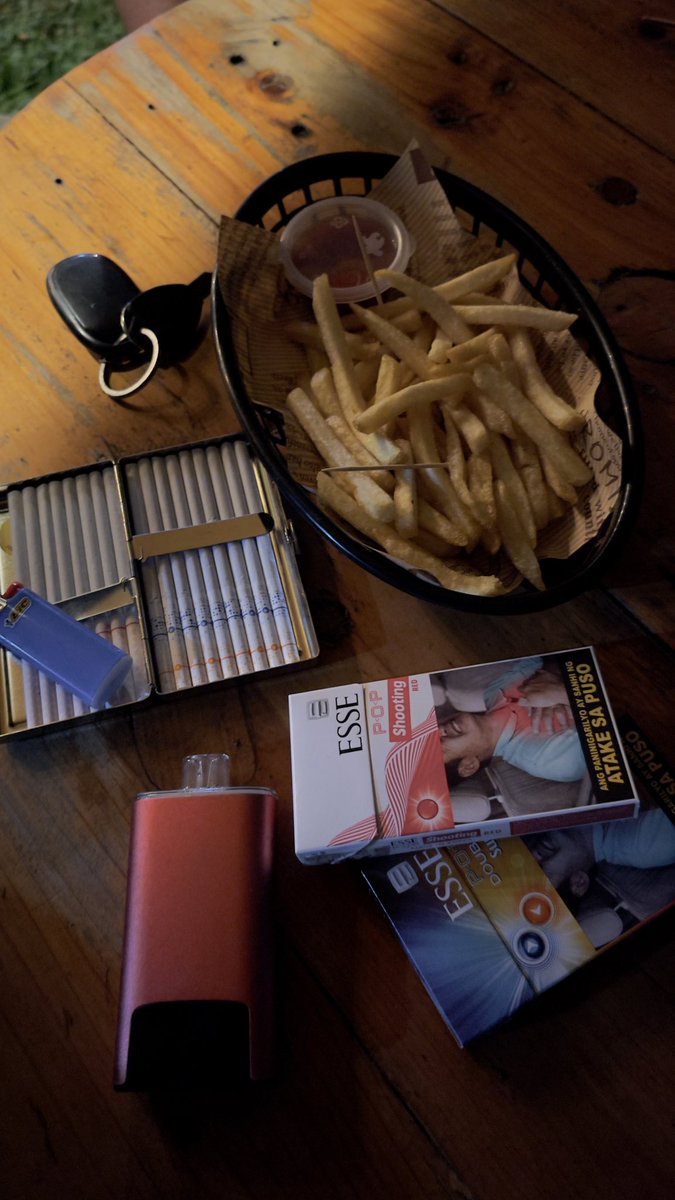 fruuvvi's tweet photo. esse session 🚬 #yositwt https://t.co/EgBx9rSxvM