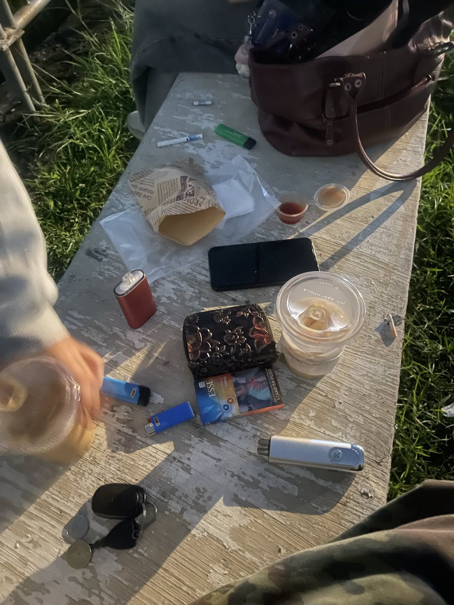 fruuvvi's tweet photo. esse session 🚬 #yositwt https://t.co/EgBx9rSxvM