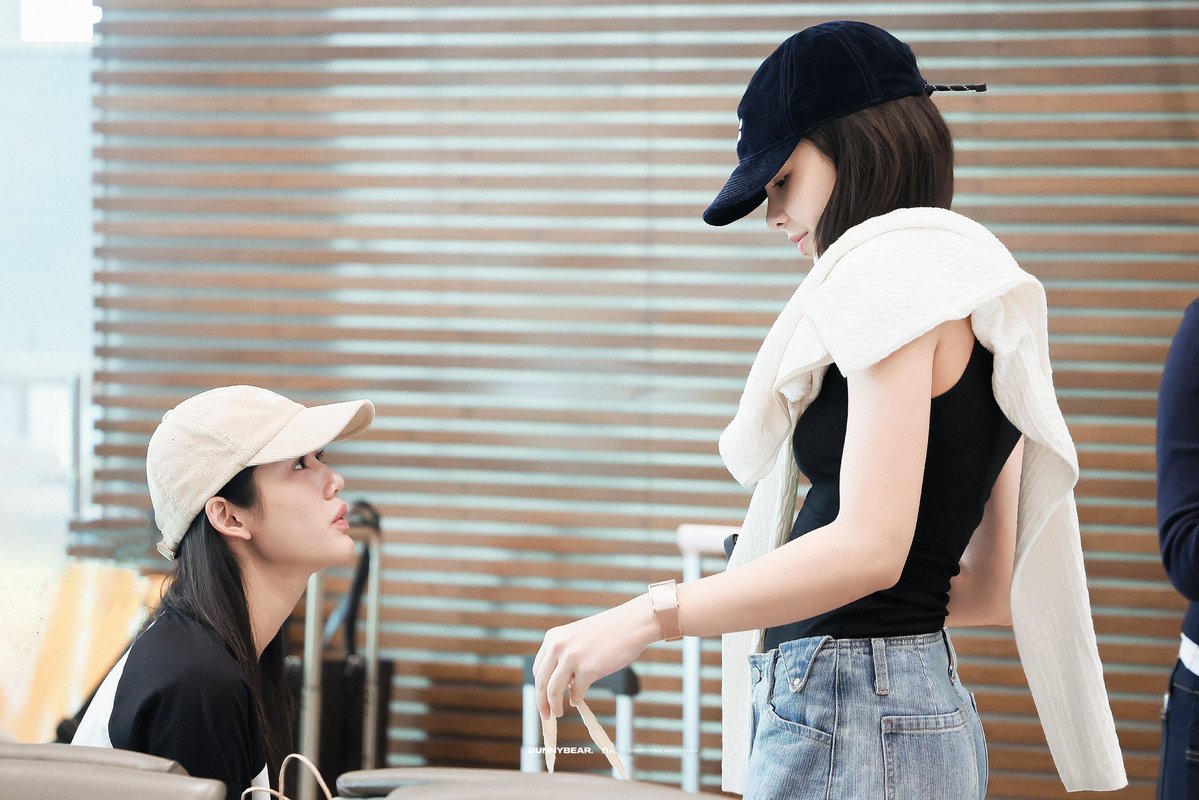local_lesbisch's tweet photo. will you marry mhee? 🤭 https://t.co/GGSSfmtFYJ