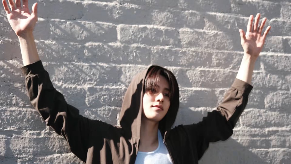 eomshfan's tweet photo. 주훈이가 찍어준 성현이 사진🫰🏻🫰🏻 https://t.co/oBtD4zaphR