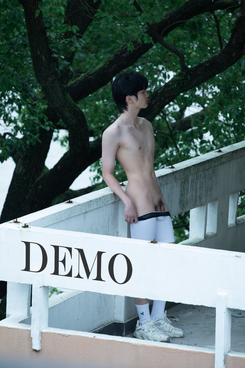 DEMO_10086's tweet photo. 废墟里的体育生
 #体育生  #天体  #杭州 #私房摄影 #天体摄影 #男生私房 #私房约拍 #男大 
模特： @qi2431449748 https://t.co/k7xh85I9Rk