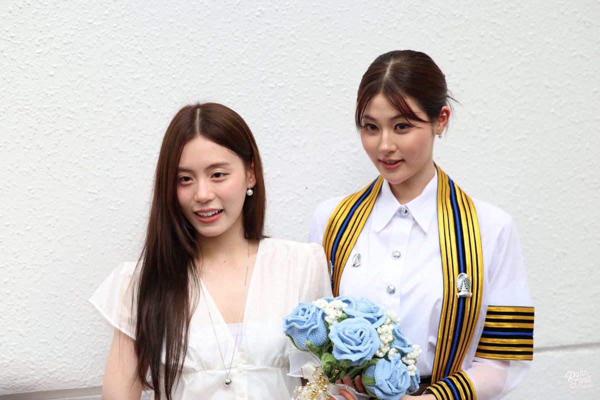 PahnFond_THFC2's tweet photo. Congratulations! 💐
ยินดีกับพี่บัณฑิตป้ายแดงคนเก่งด้วยนะคะ 👼🏻🩵

#PahnGraduationsDay
#pahnthitta #FONDnatticha
#PahnFond #ป่านฟ้อนด์ https://t.co/UxG81H1Yhc