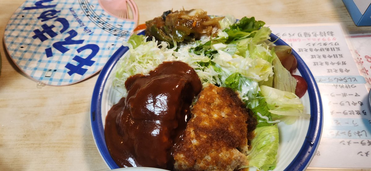 eQLjoW7kRvuzoLJ's tweet photo. #文福飯店
ハンバーグ定食お取り置きでオーダー🎶
ハンバーグもうんまいが、付け合せの麻婆茄子がめちゃウマでご飯が無くなったのでお代り🍚
幸子さんが追加麻婆茄子くれたので更にお代りしたら大盛りくらいあった🤣
食べきれずお持ち帰り😂
としちゃん、幸子さん、今日もご馳走様でした〜♡♡ https://t.co/1MBTxP7iOI