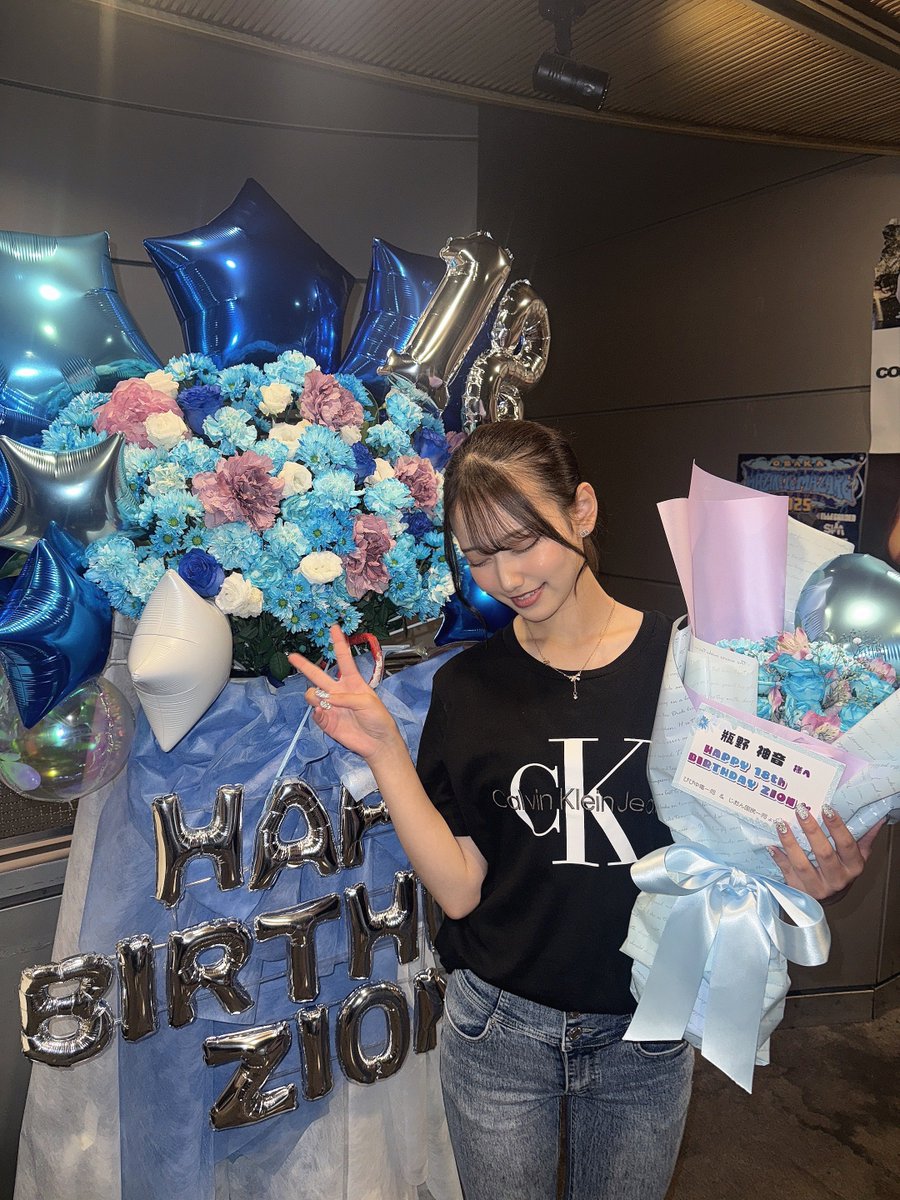 328_zion's tweet photo. 元 # ババババンビ 小鳥遊るいさん
プロデュースアイドルグループ
SUNNY PARADE 紫色担当
"じおん"こと瓶野神音です 💟💭

2026年11月19日にデビューライブ
『晴れときどき晴れ』があります！☀️

サニパは7人中6人がアイドル未経験で、
私は、サニパ唯一のアイドル経験者です。

前アイドルを卒業した時は、もうしないと決めていましたが、自分の夢がしっかりとでき、アイドルとしての自覚、覚悟をもち、またこうして再スタートさせていただくことになりました。

「 唯一のアイドル経験者として、今自分に出来ることは何か 」そんな事を考えながら毎日を過ごしています。

デビュー前なのにも関わらず
もう既にたくさんのお仕事をいただき
自分達の楽曲もできあがっていたり、私たちの為に毎日沢山の方が関わってくださっていて、とても有難い環境だなと思いますし、とても期待もしていただけてると思います。

その期待に応えれるよう、超えれるよう、
まずはデビューライブを成功させる為に、
みんなで毎日レッスン頑張っています。

平日ではありますが、
絶対に楽しませる自信あります！
来て後悔はさせません。私が保証します。

私たちSUNNY PARADEが
スタートする瞬間を、ぜひたくさんの方に
見に来ていただきたいですし、
"サニパ古参"として、これから一緒に
色んな景色を見て行きたいです。

チケット販売中です！🎫✨
11/19は会おうね、この投稿をみつけてくれたみんな。

🔗https://t.co/FkZdympw7H